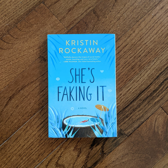 She's Faking It - Paperback